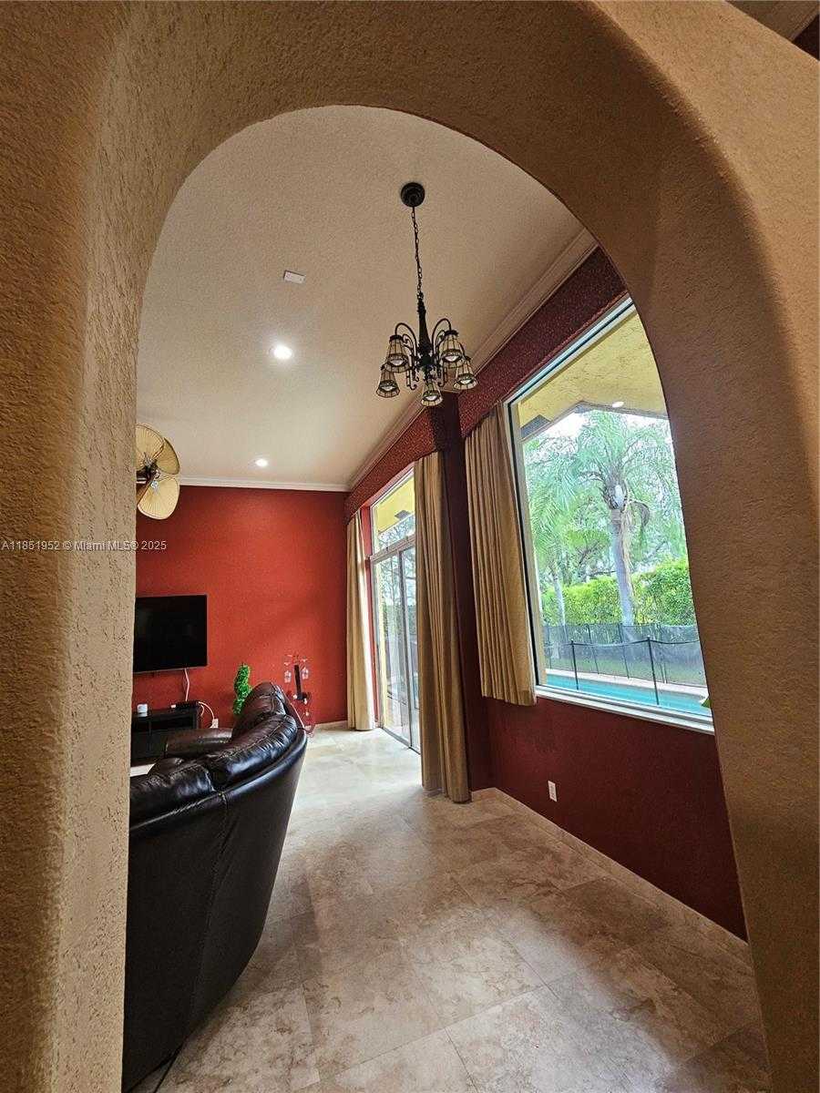 Small Image of 18951 SOUTH WEST 30 STREET, Miramar Number 35