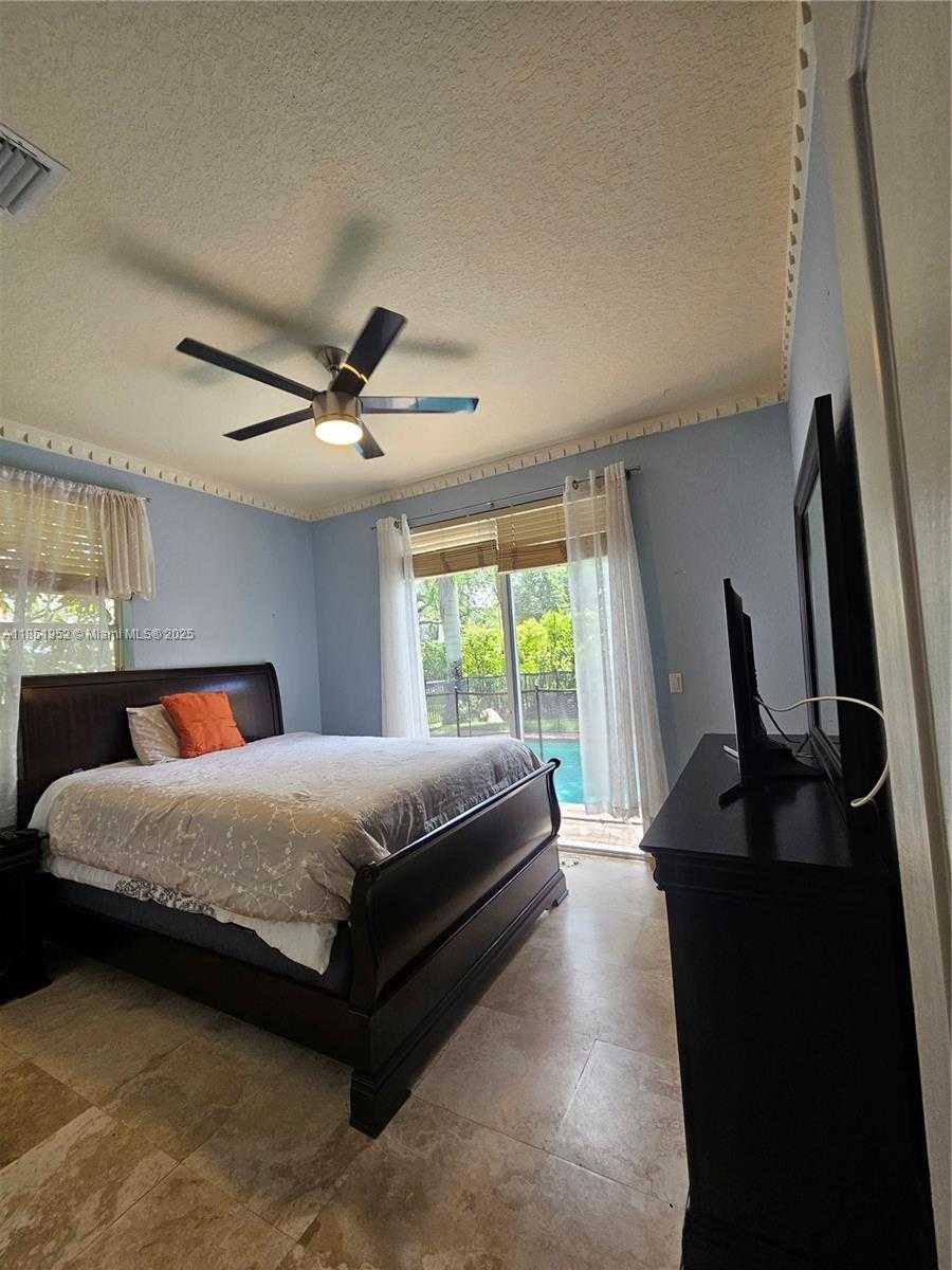 Small Image of 18951 SOUTH WEST 30 STREET, Miramar Number 49