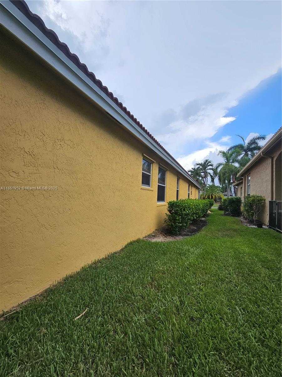 Small Image of 18951 SOUTH WEST 30 STREET, Miramar Number 60
