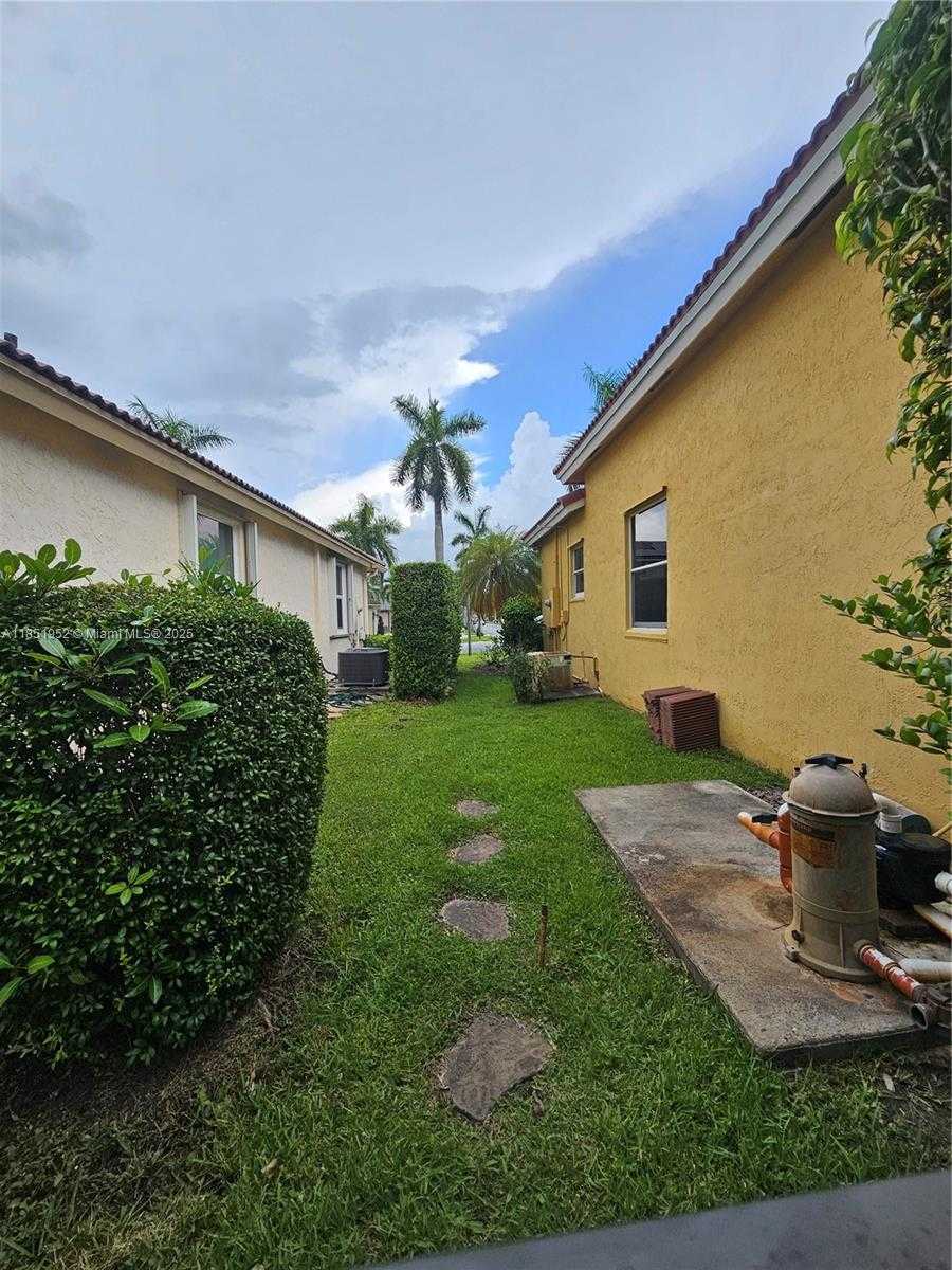 Small Image of 18951 SOUTH WEST 30 STREET, Miramar Number 61