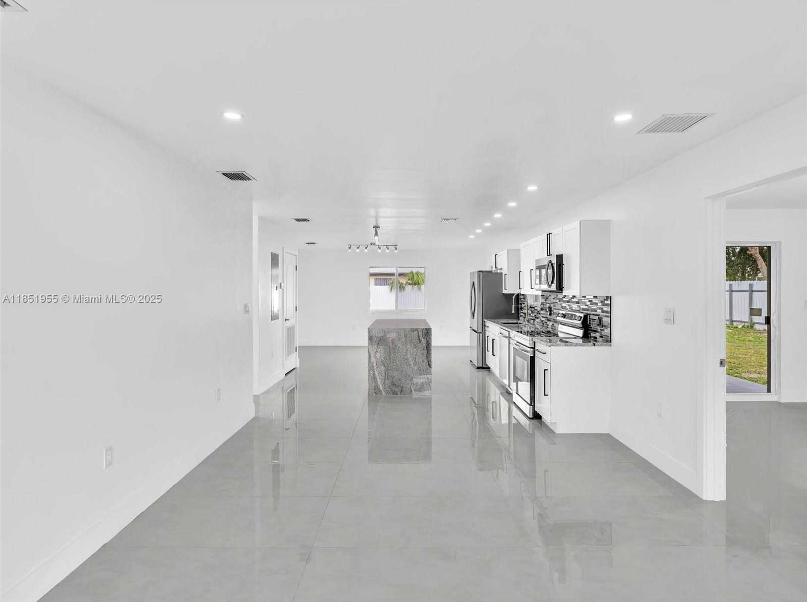 Small Image of 1140 NORTH EAST 139TH ST, North Miami Number 10