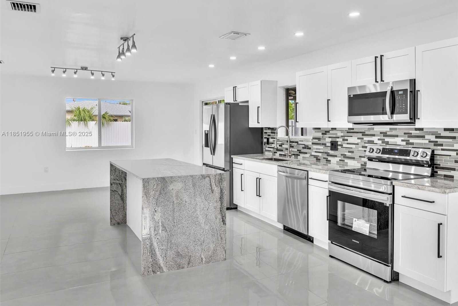 Small Image of 1140 NORTH EAST 139TH ST, North Miami Number 11