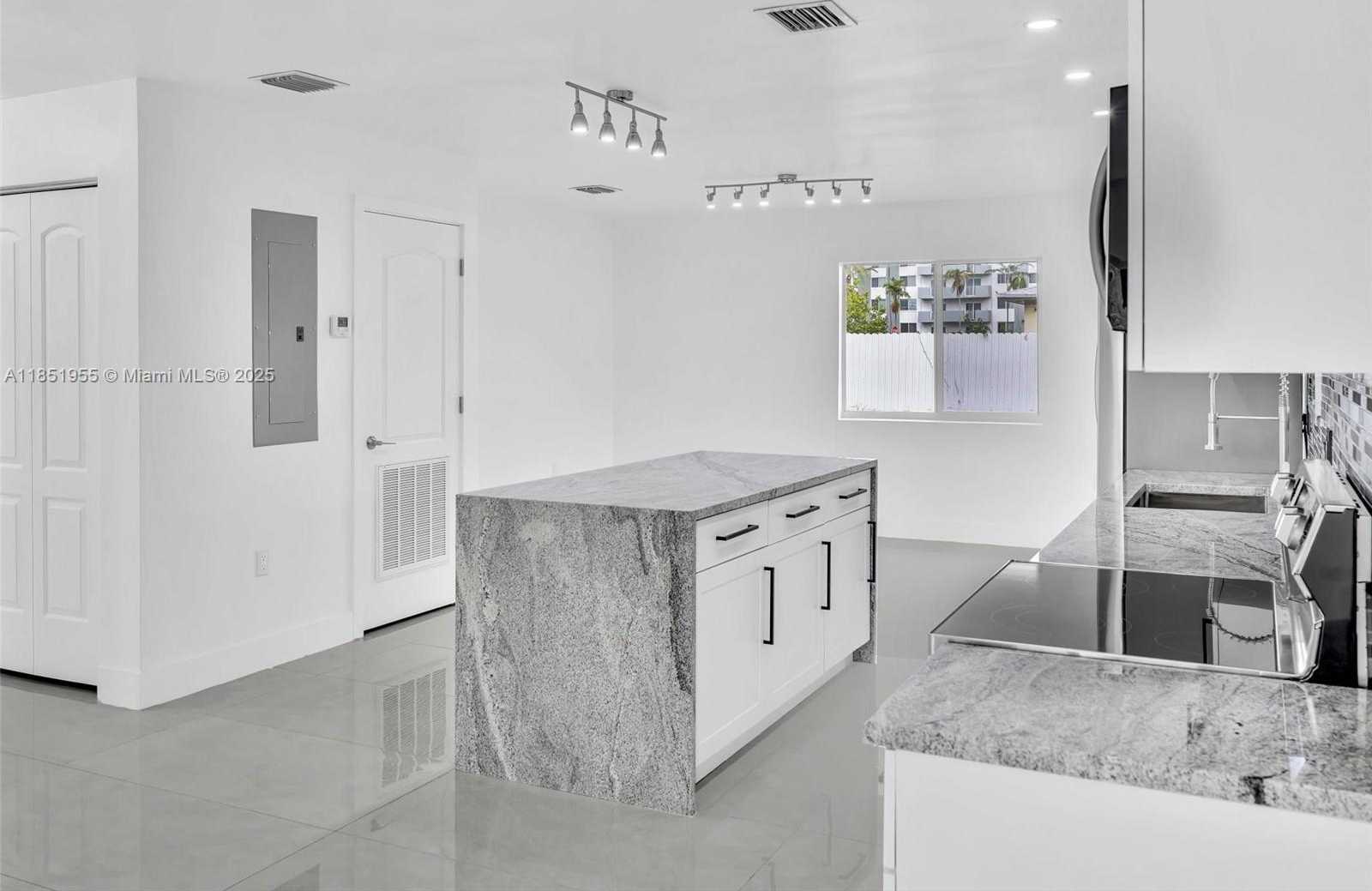 Small Image of 1140 NORTH EAST 139TH ST, North Miami Number 12