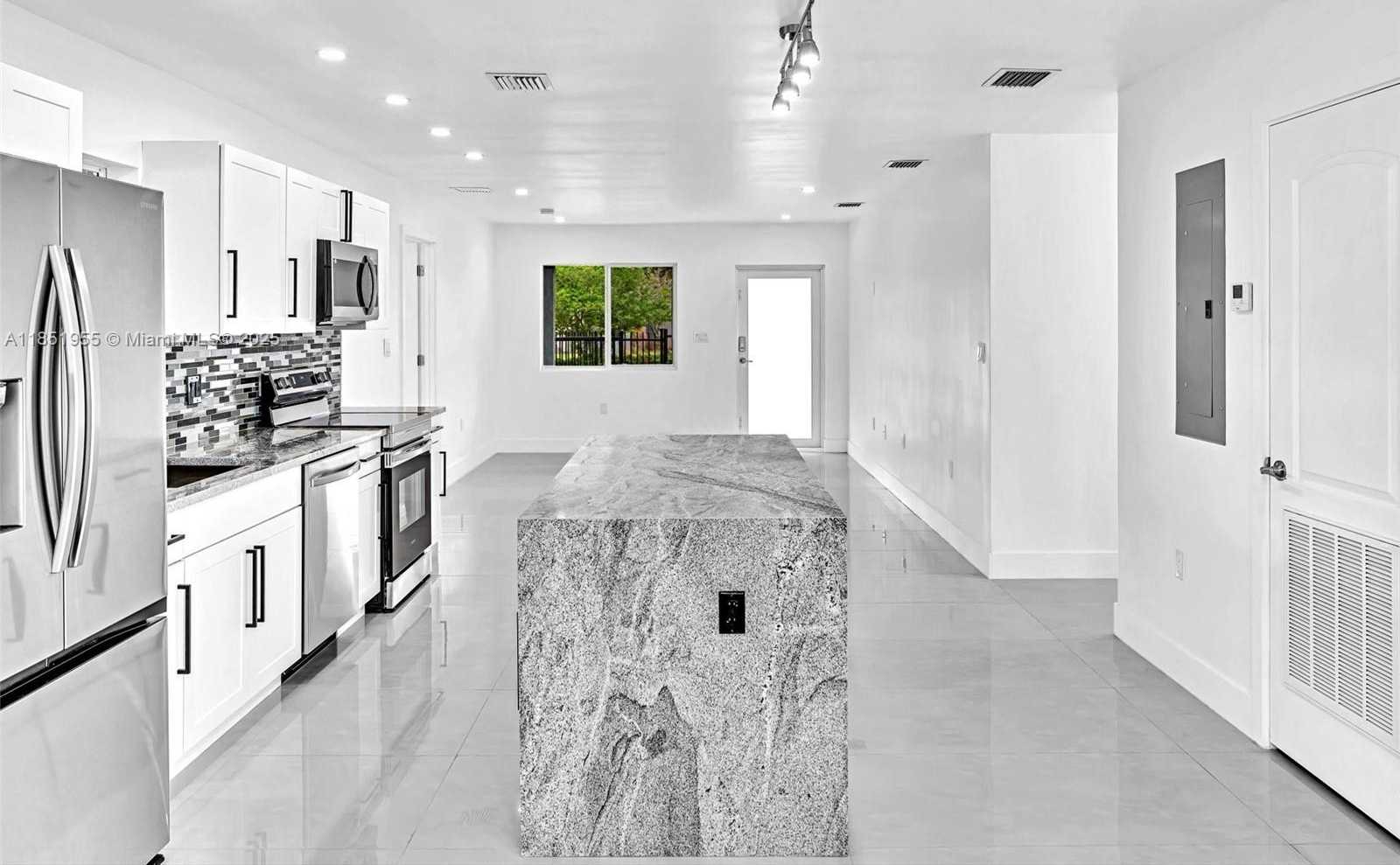 Small Image of 1140 NORTH EAST 139TH ST, North Miami Number 17