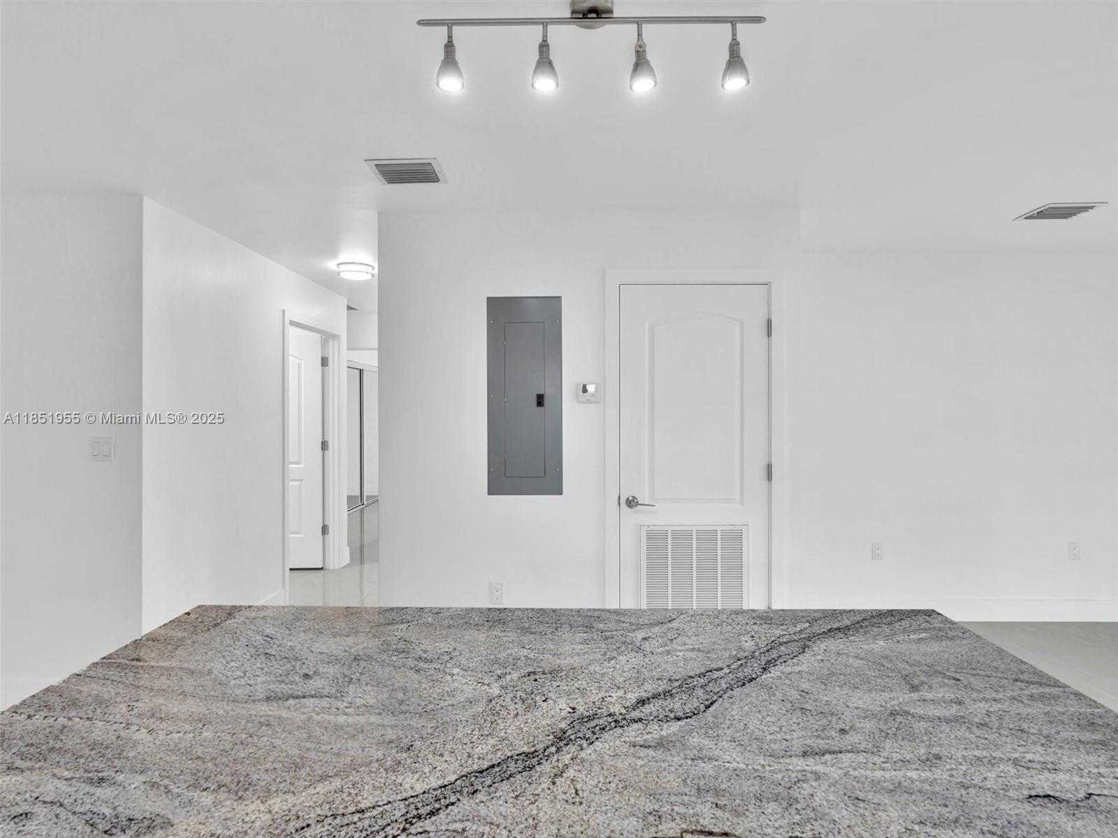 Small Image of 1140 NORTH EAST 139TH ST, North Miami Number 19