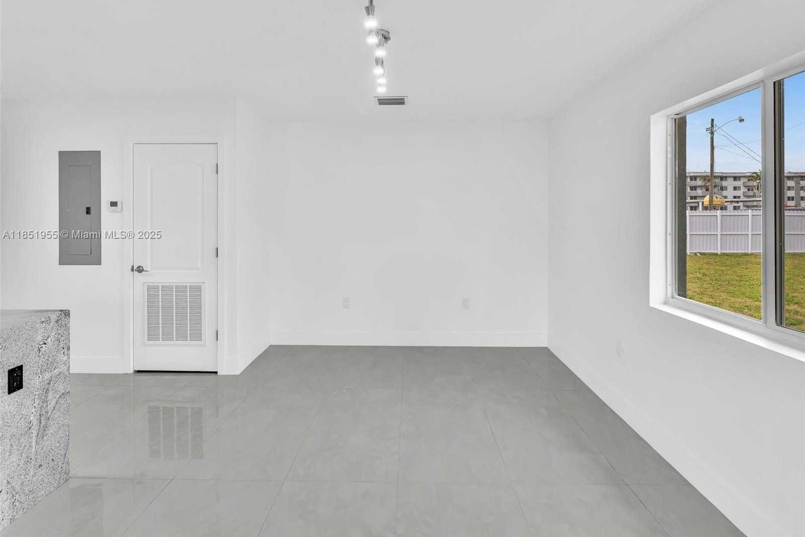 Small Image of 1140 NORTH EAST 139TH ST, North Miami Number 24