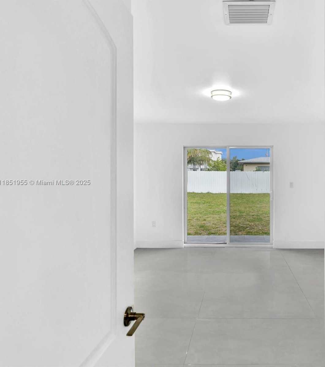 Small Image of 1140 NORTH EAST 139TH ST, North Miami Number 30