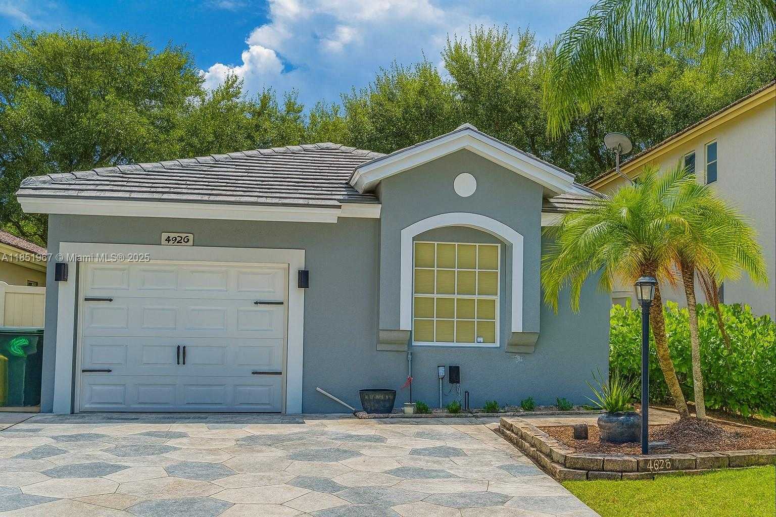 Small Image of 4926 PELICAN ST, Coconut Creek Number 2