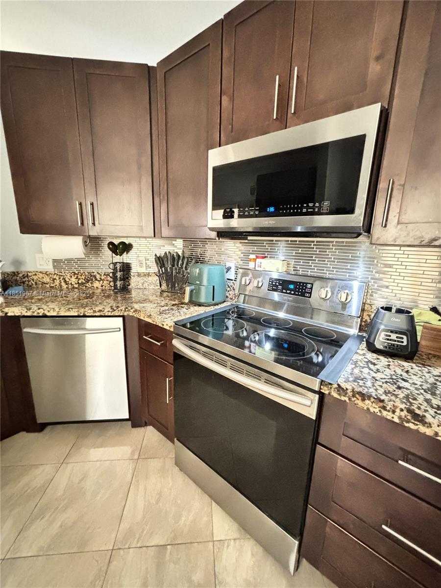 Small Image of 4926 PELICAN ST, Coconut Creek Number 7