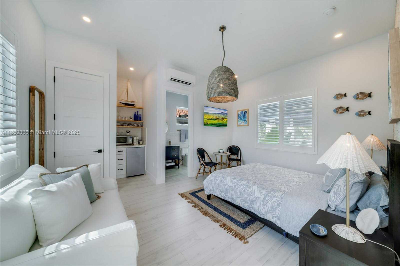 Small Image of 16745 TAMARIND RD, Sugarloaf Number 11