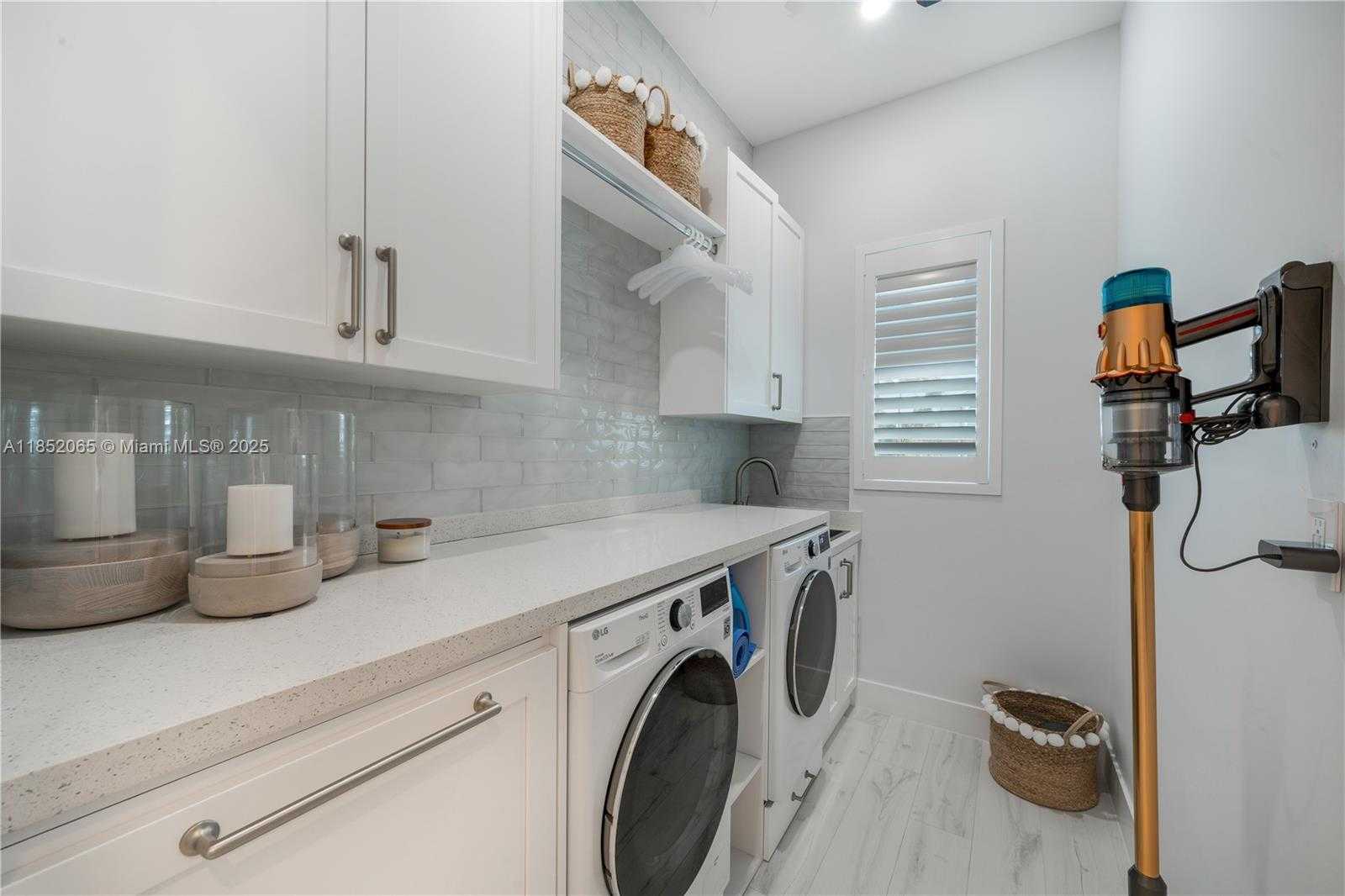 Small Image of 16745 TAMARIND RD, Sugarloaf Number 43