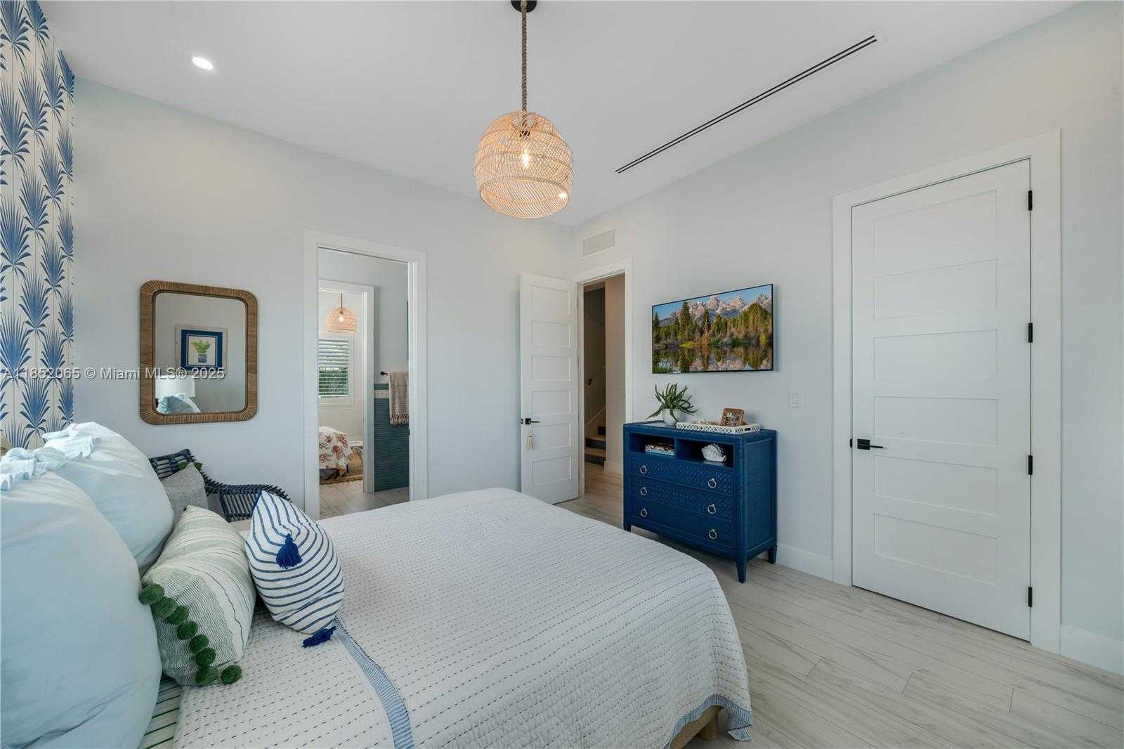Small Image of 16745 TAMARIND RD, Sugarloaf Number 60