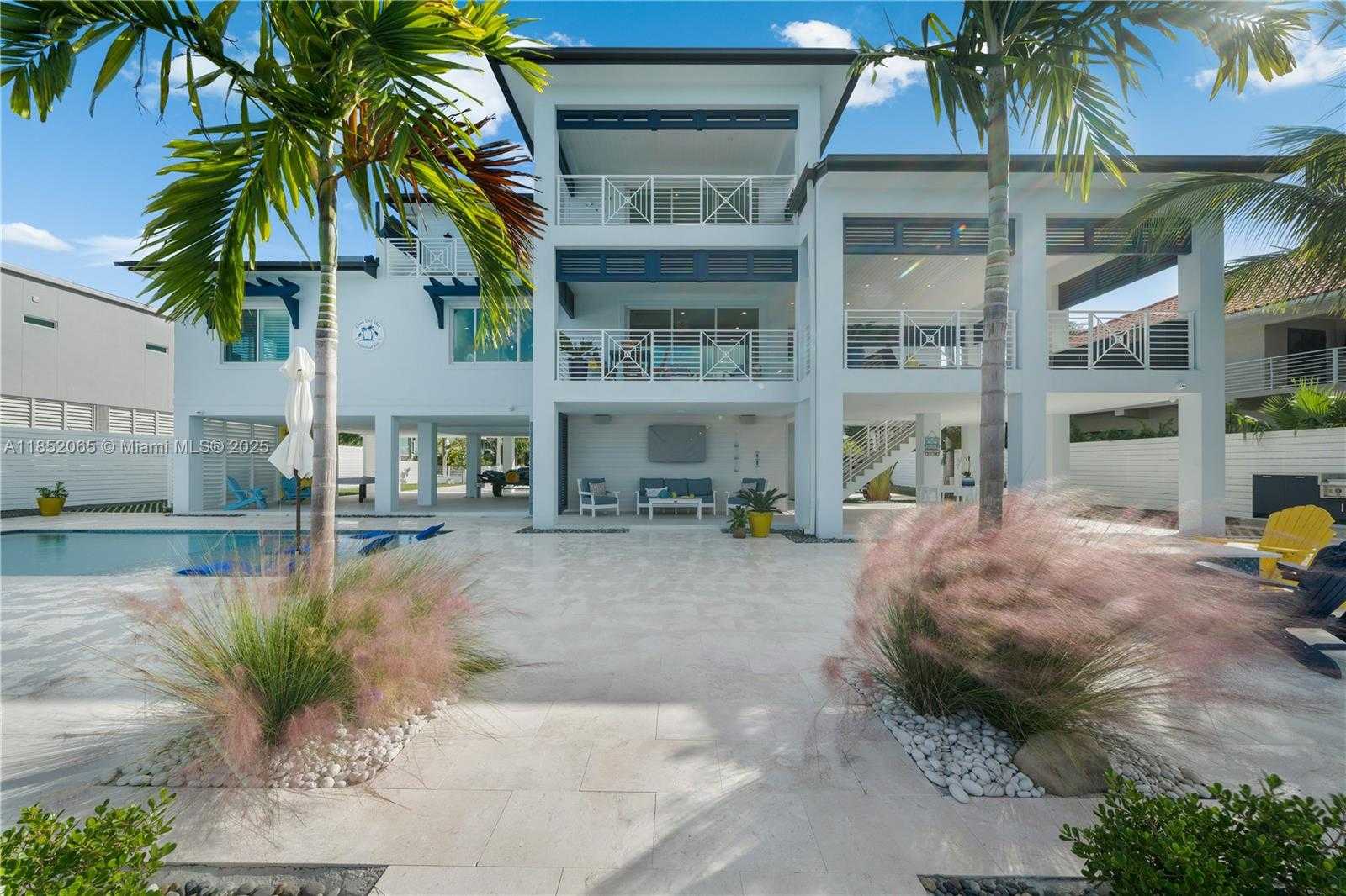 Small Image of 16745 TAMARIND RD, Sugarloaf Number 76