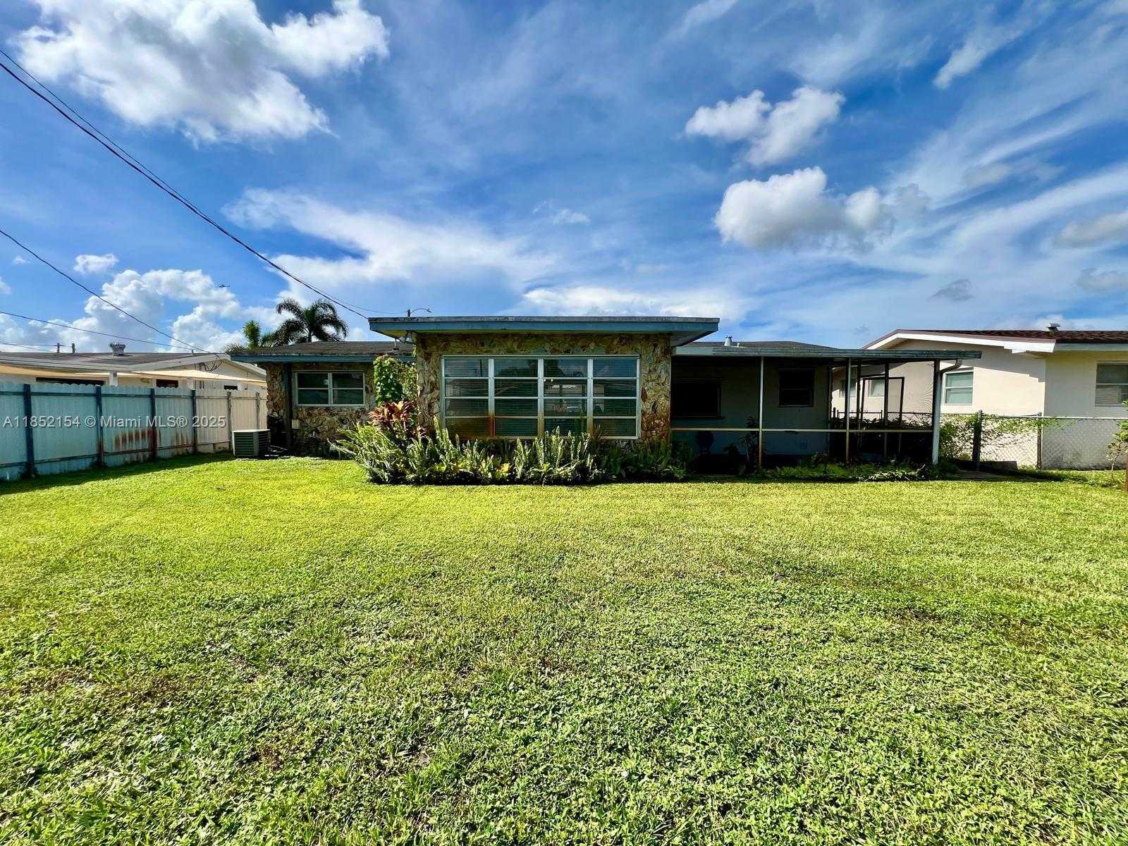Small Image of 8151 NORTH WEST 15TH CT, Pembroke Pines Number 18