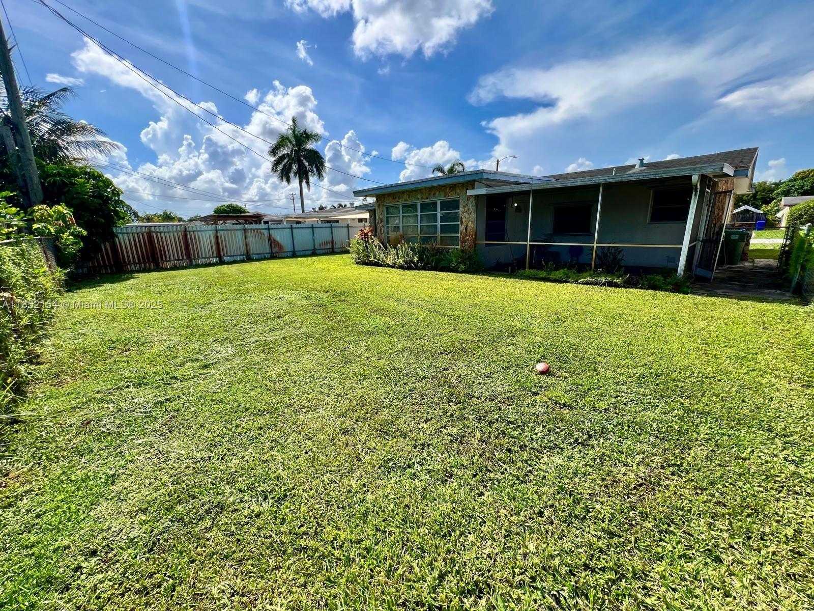 Small Image of 8151 NORTH WEST 15TH CT, Pembroke Pines Number 19