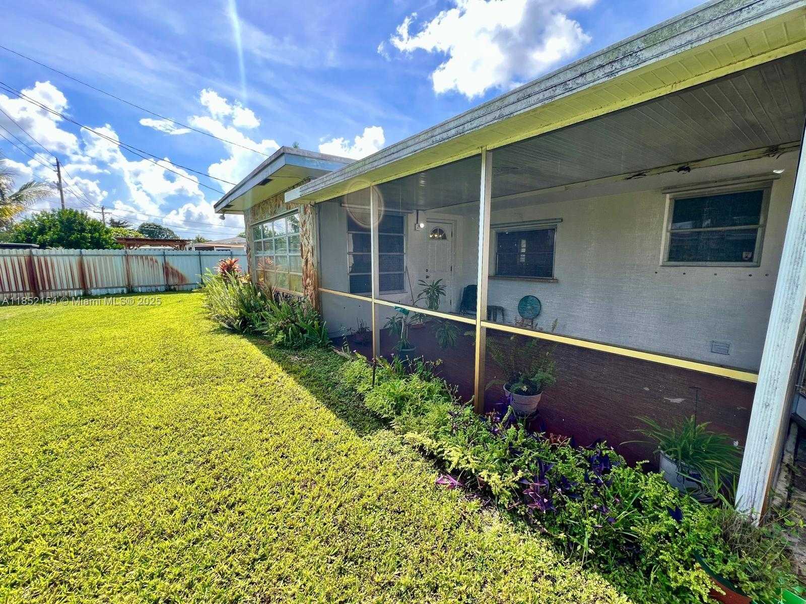Small Image of 8151 NORTH WEST 15TH CT, Pembroke Pines Number 21