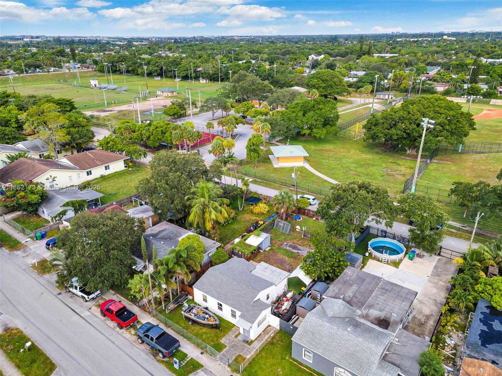 Small Image of 1417 SOUTH WEST 41ST AVE, Fort Lauderdale Number 22