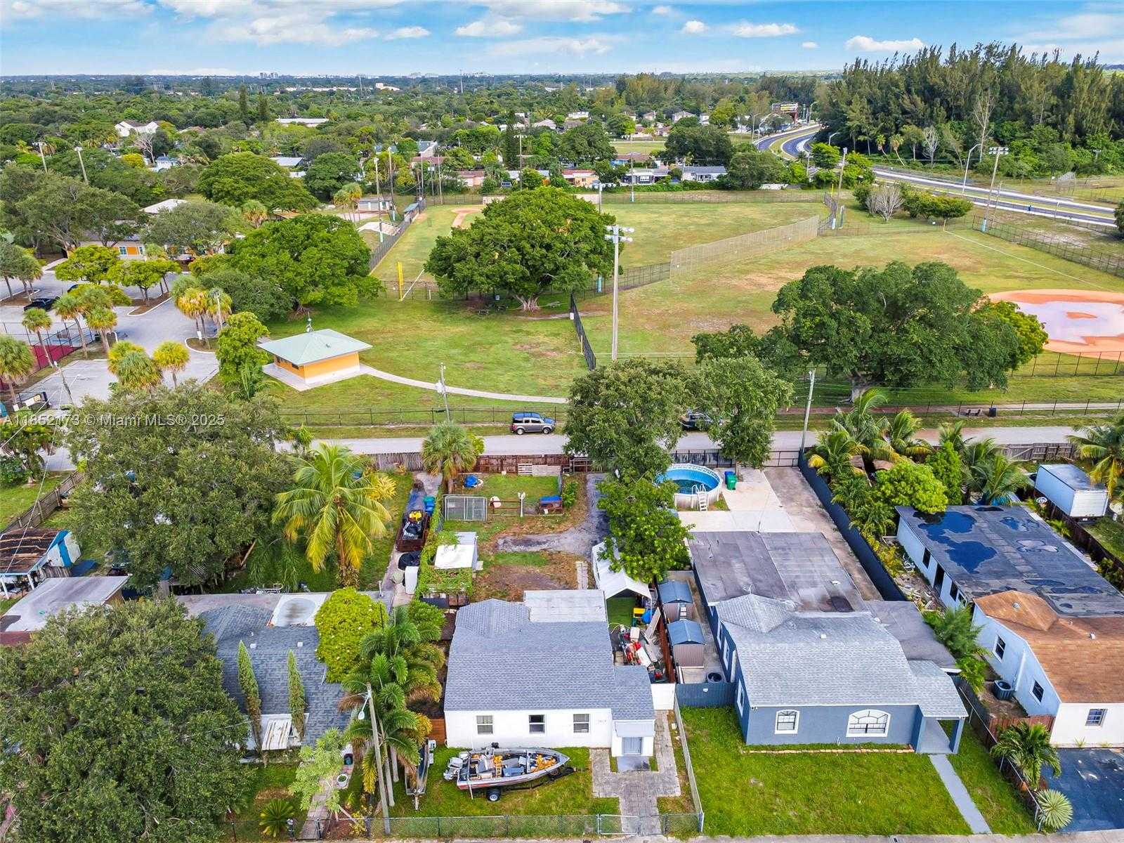 Small Image of 1417 SOUTH WEST 41ST AVE, Fort Lauderdale Number 23