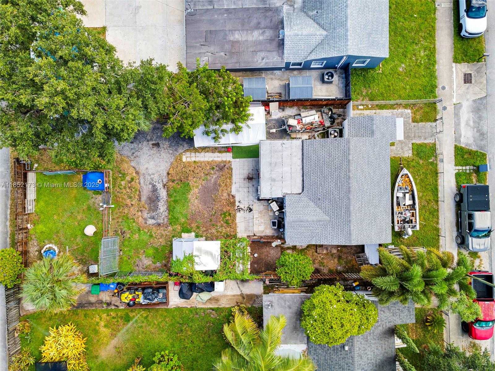 Small Image of 1417 SOUTH WEST 41ST AVE, Fort Lauderdale Number 24