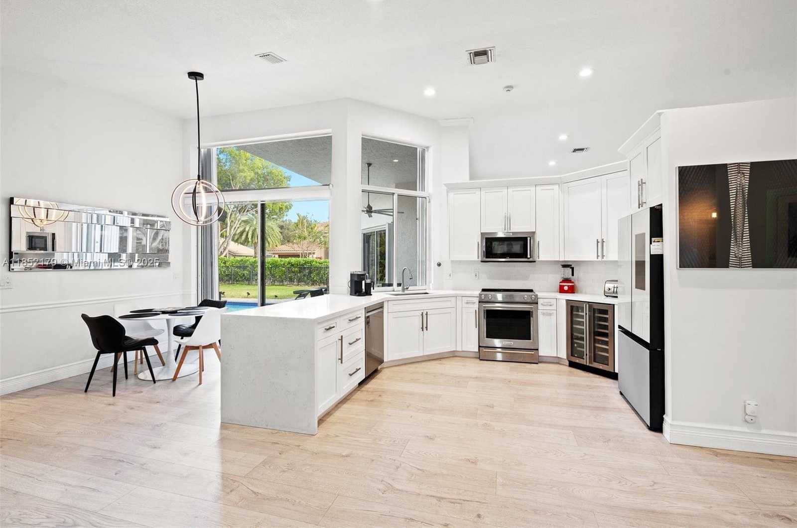Small Image of 765 BAYSIDE LN, Weston Number 10