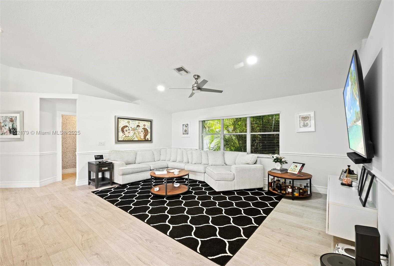 Small Image of 765 BAYSIDE LN, Weston Number 13