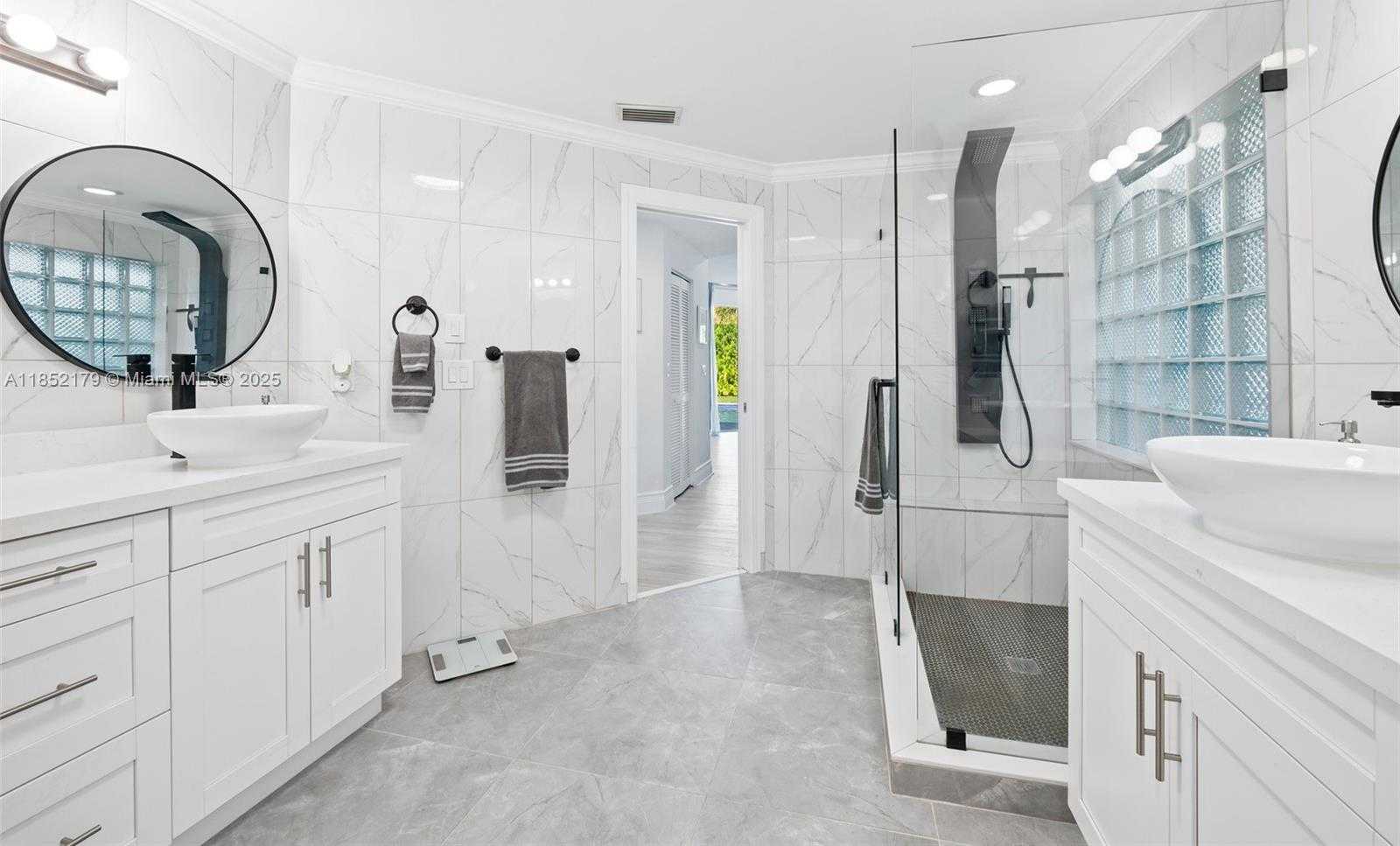 Small Image of 765 BAYSIDE LN, Weston Number 17