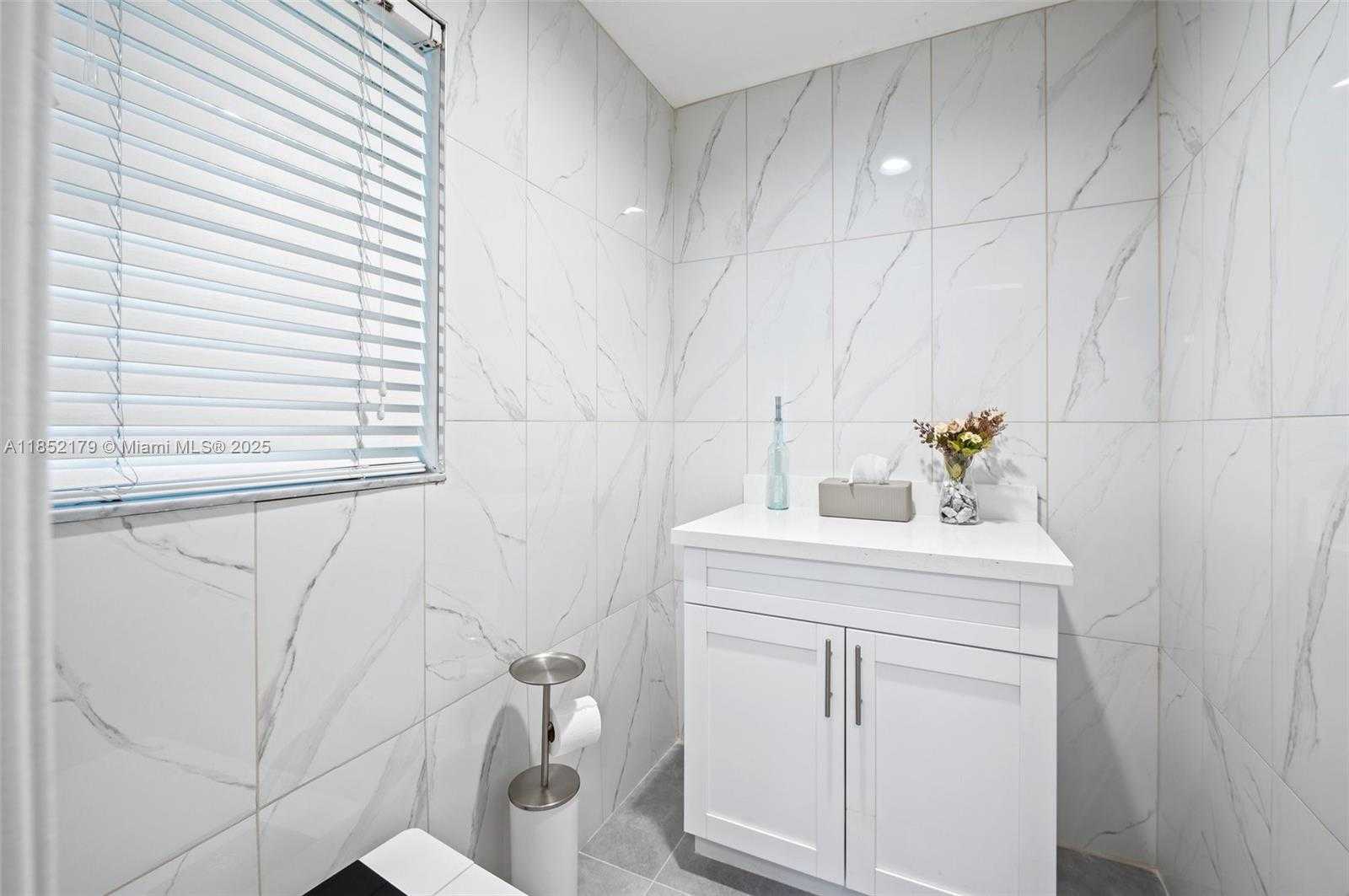 Small Image of 765 BAYSIDE LN, Weston Number 18