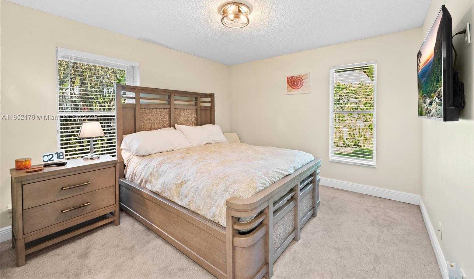 Small Image of 765 BAYSIDE LN, Weston Number 19
