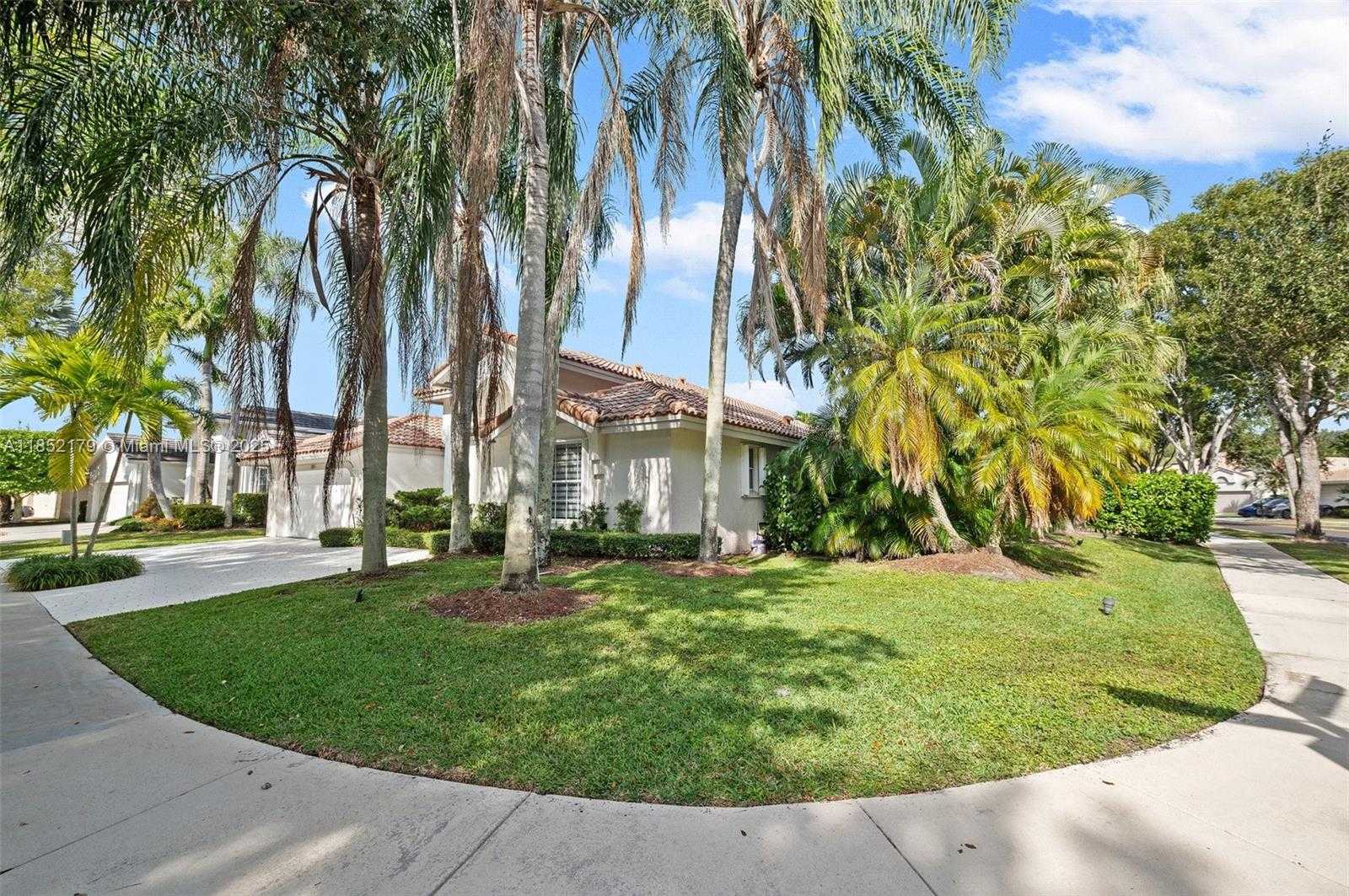Small Image of 765 BAYSIDE LN, Weston Number 2
