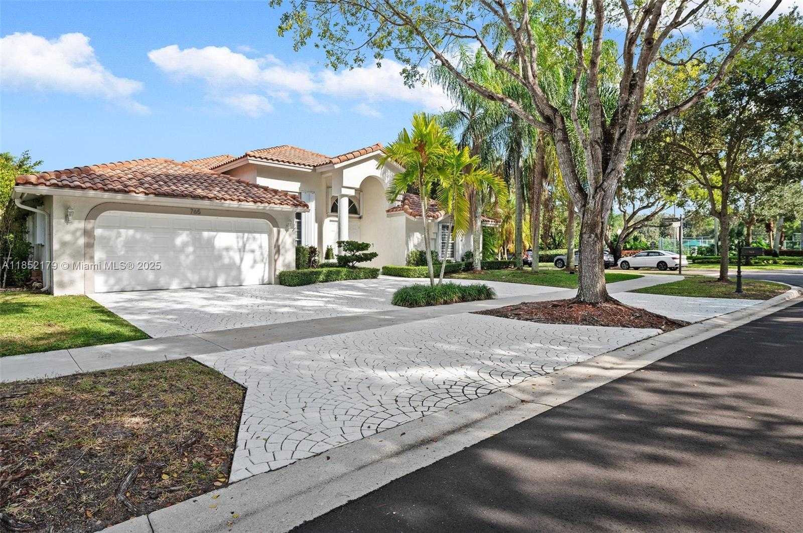 Small Image of 765 BAYSIDE LN, Weston Number 3