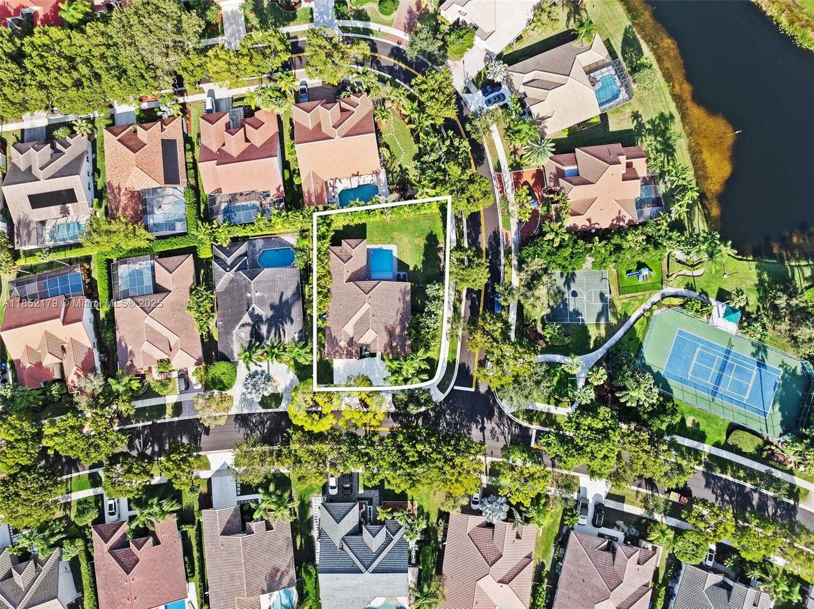 Small Image of 765 BAYSIDE LN, Weston Number 34