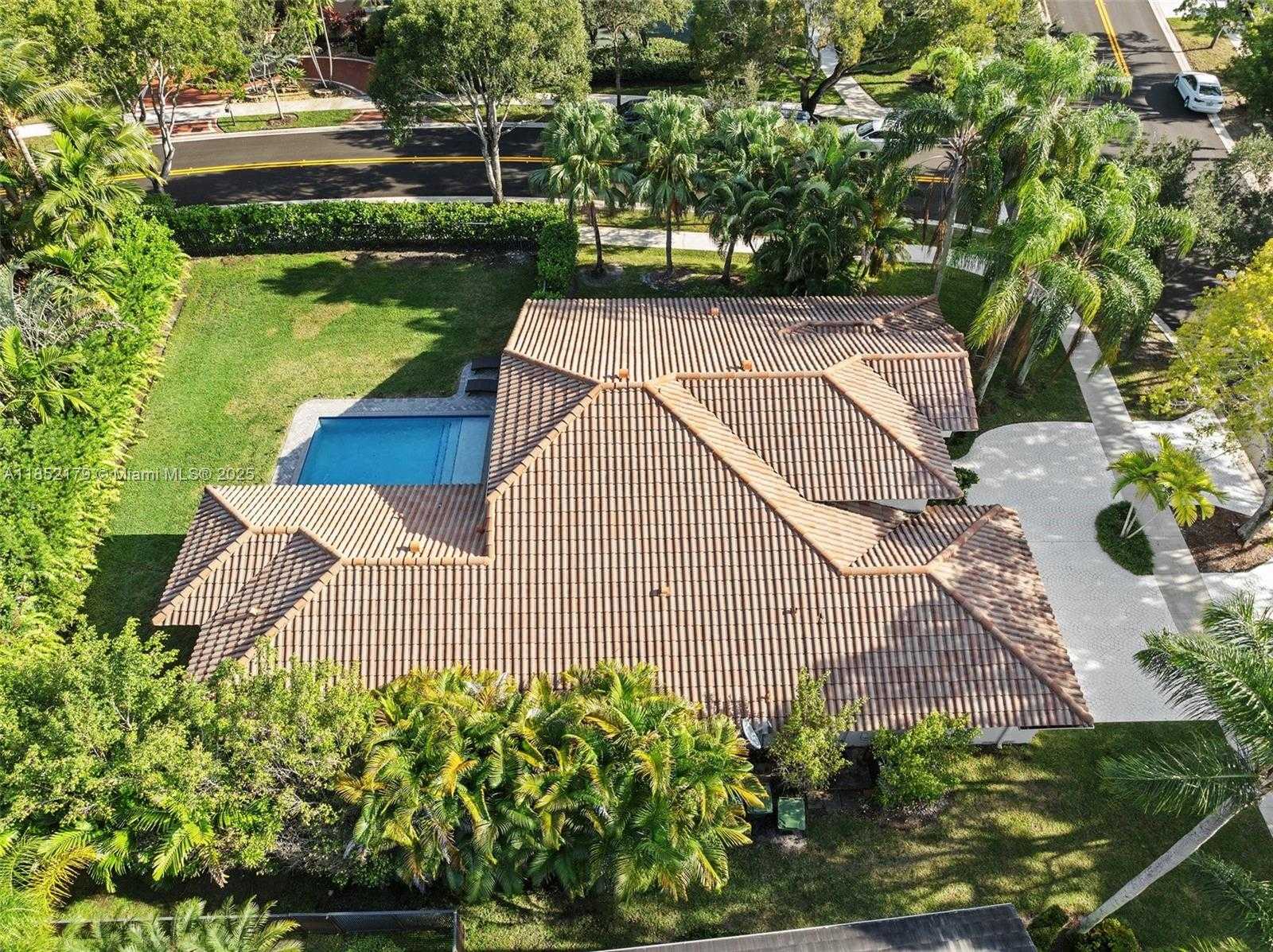 Small Image of 765 BAYSIDE LN, Weston Number 37
