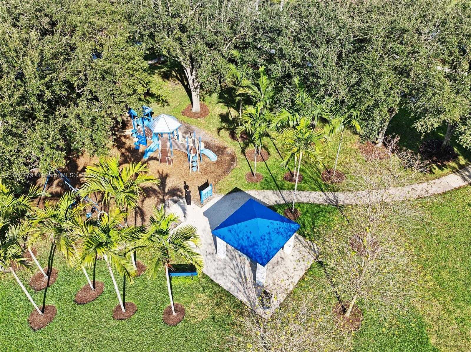 Small Image of 765 BAYSIDE LN, Weston Number 38