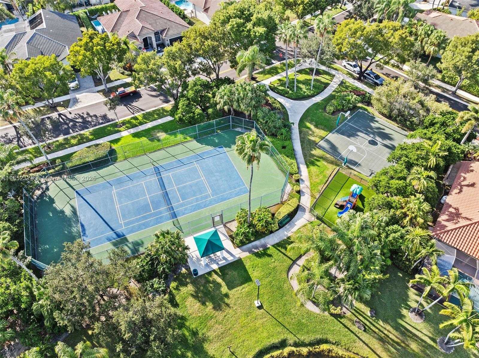 Small Image of 765 BAYSIDE LN, Weston Number 39