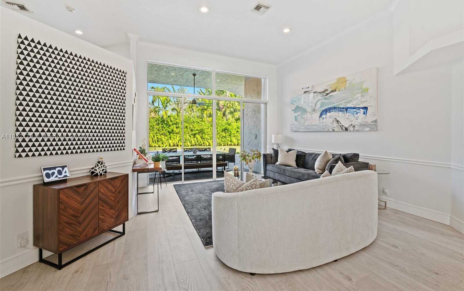 Small Image of 765 BAYSIDE LN, Weston Number 4