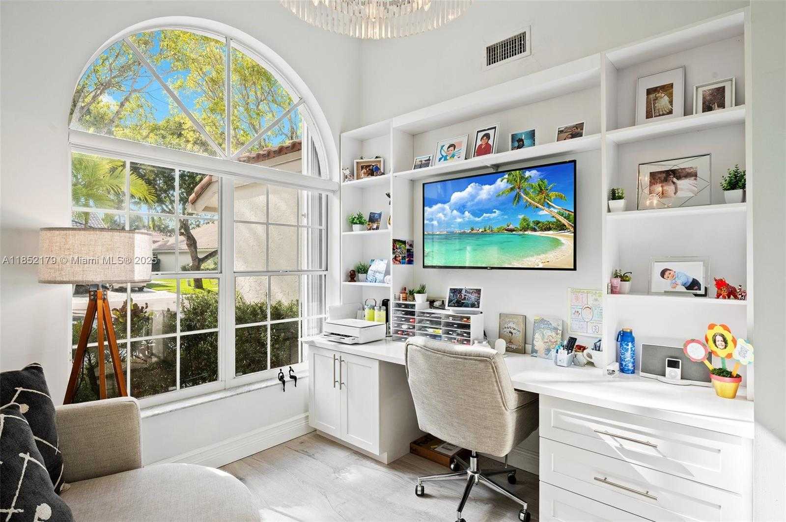 Small Image of 765 BAYSIDE LN, Weston Number 8