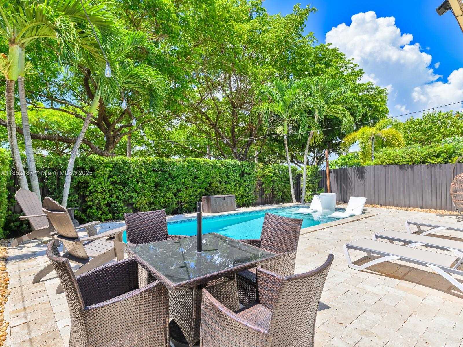 Small Image of 8956 SOUTH WEST 215TH LN, Cutler Bay Number 10