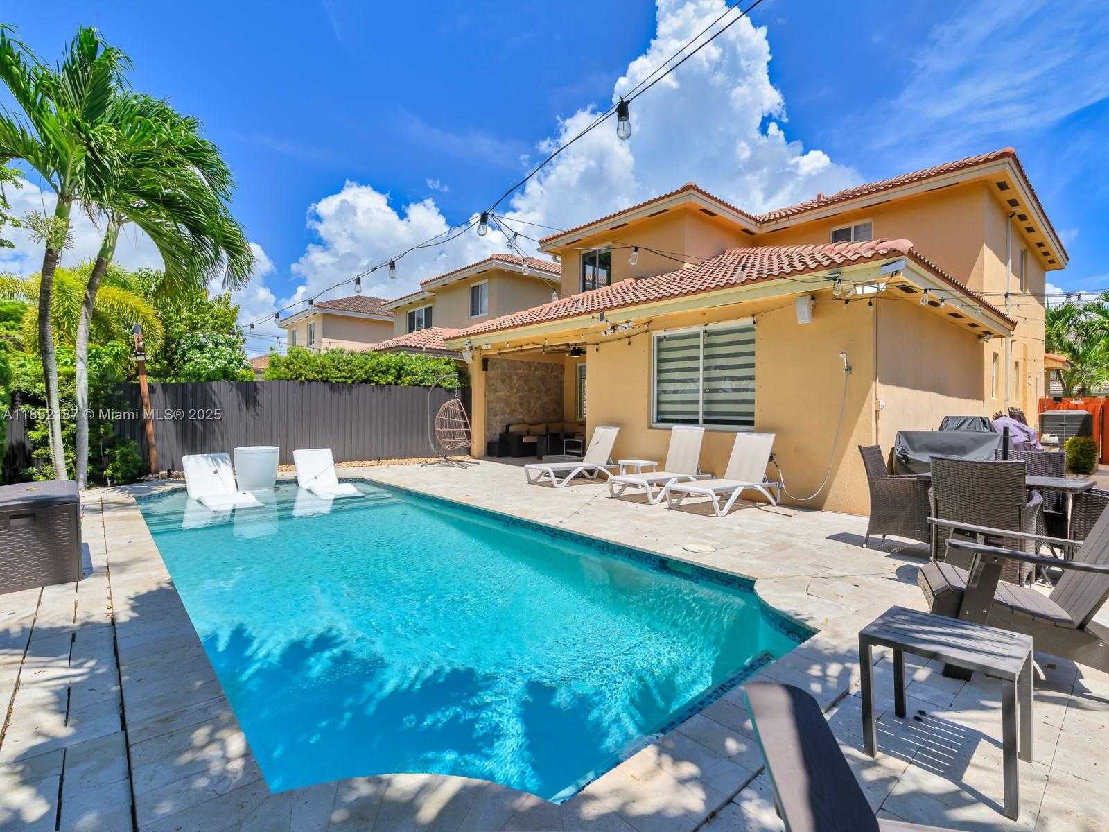 Small Image of 8956 SOUTH WEST 215TH LN, Cutler Bay Number 11