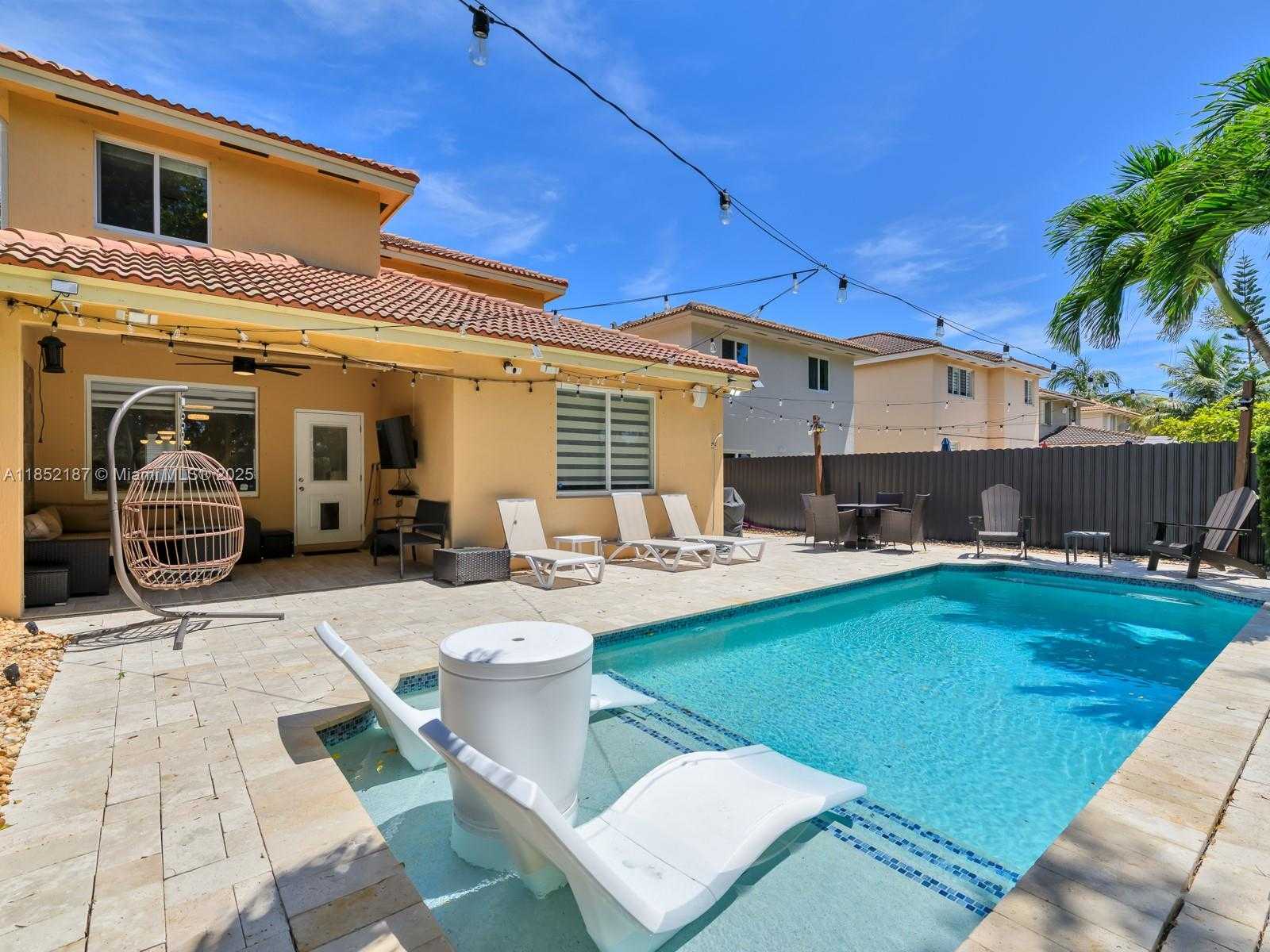 Small Image of 8956 SOUTH WEST 215TH LN, Cutler Bay Number 12