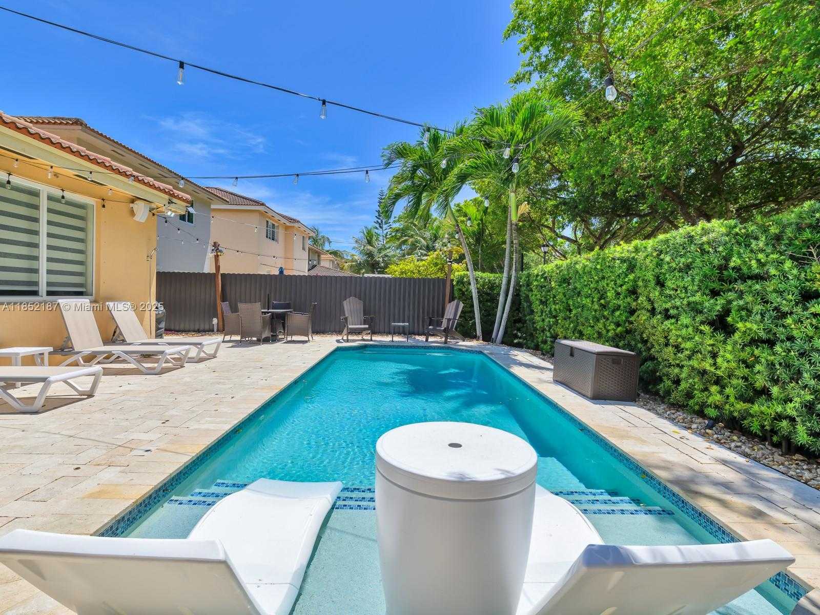 Small Image of 8956 SOUTH WEST 215TH LN, Cutler Bay Number 13