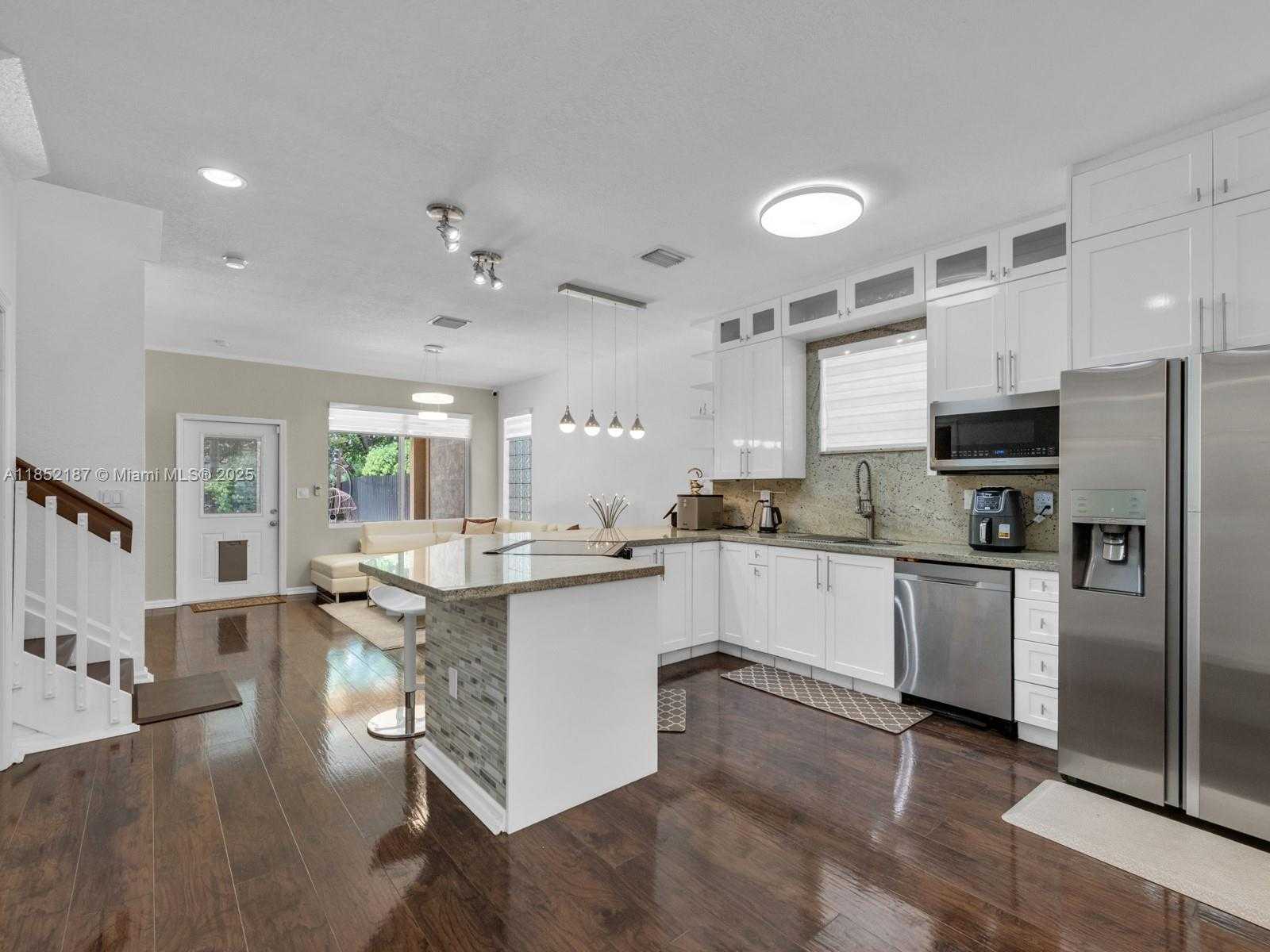 Small Image of 8956 SOUTH WEST 215TH LN, Cutler Bay Number 2