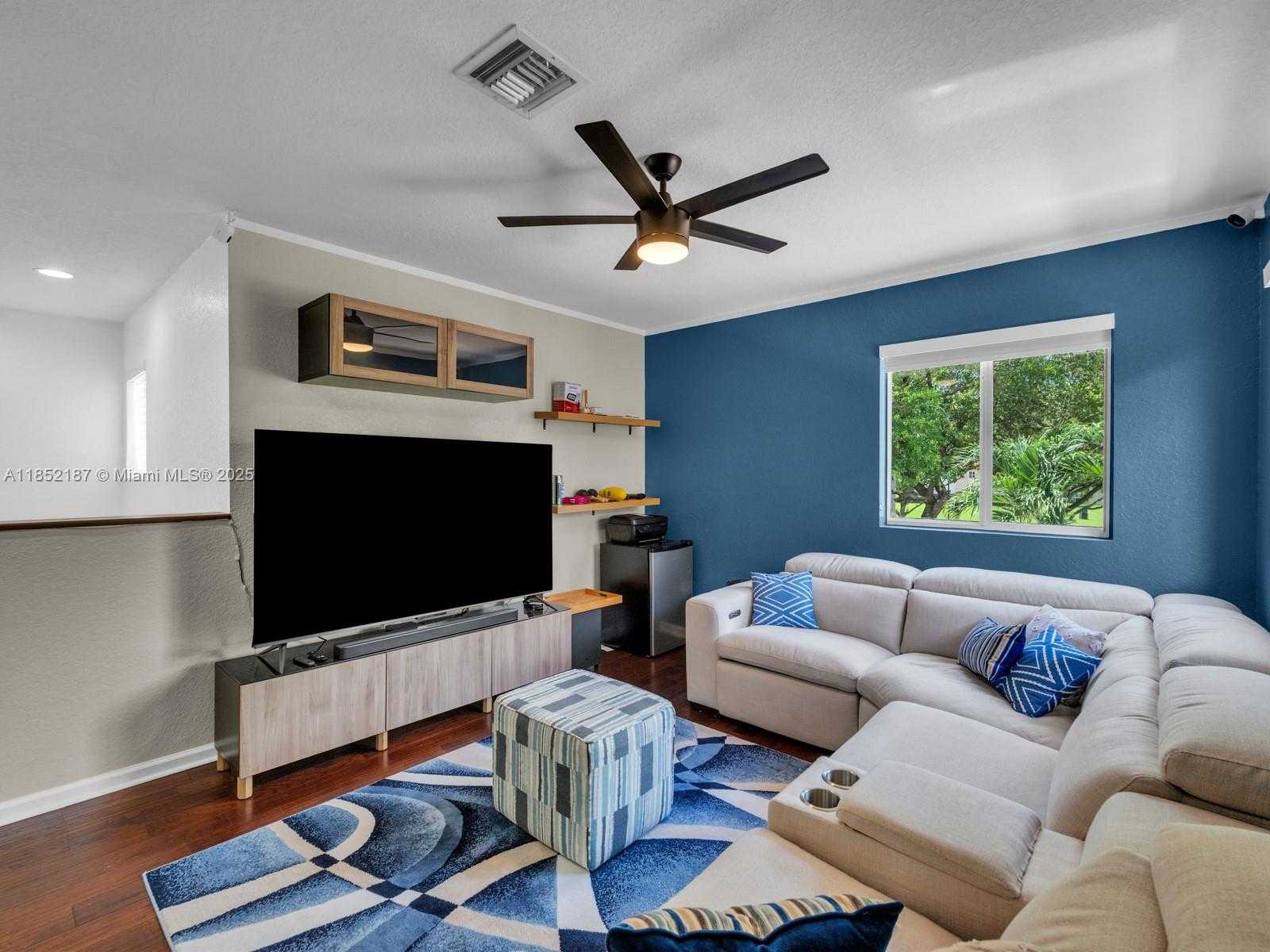 Small Image of 8956 SOUTH WEST 215TH LN, Cutler Bay Number 24