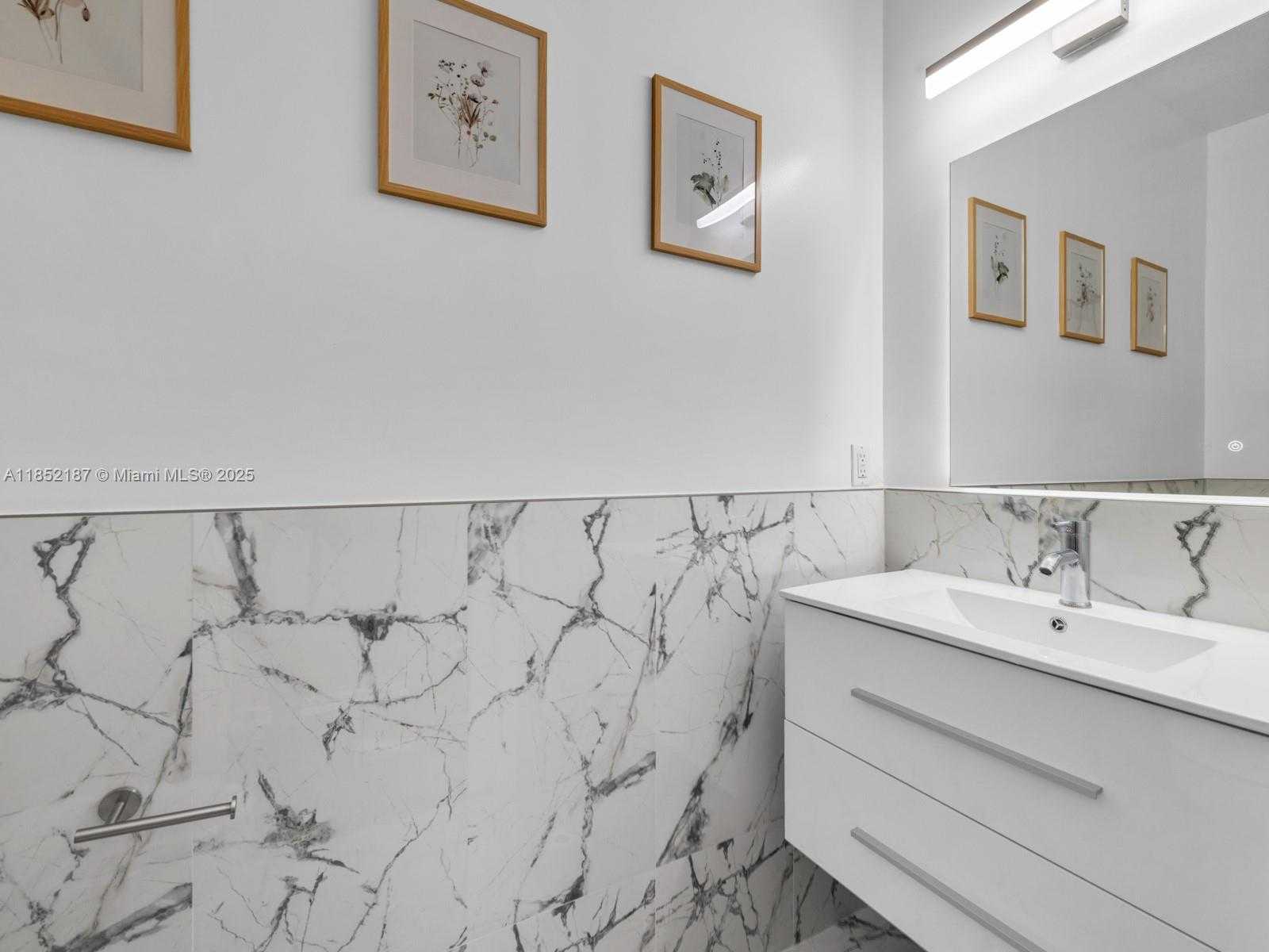 Small Image of 8956 SOUTH WEST 215TH LN, Cutler Bay Number 27