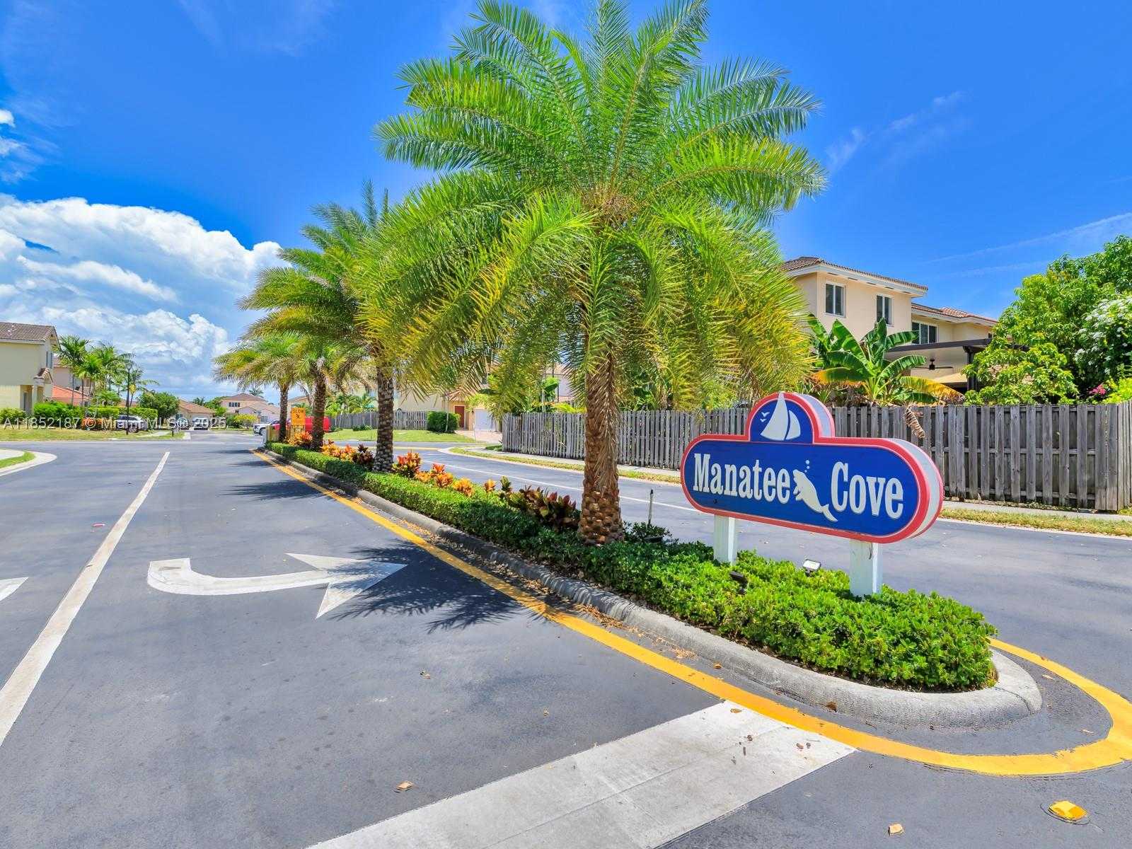 Small Image of 8956 SOUTH WEST 215TH LN, Cutler Bay Number 34
