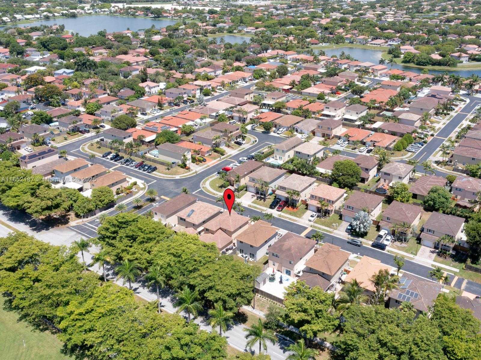 Small Image of 8956 SOUTH WEST 215TH LN, Cutler Bay Number 41