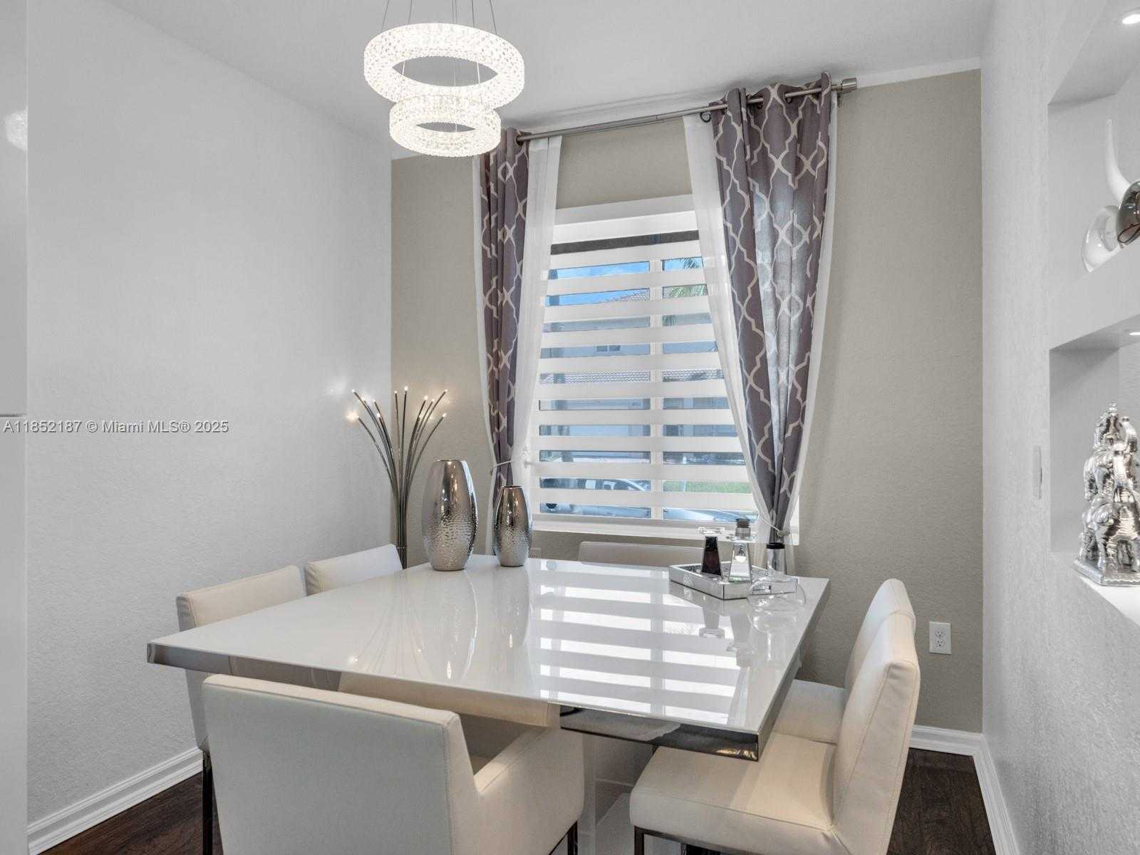 Small Image of 8956 SOUTH WEST 215TH LN, Cutler Bay Number 5