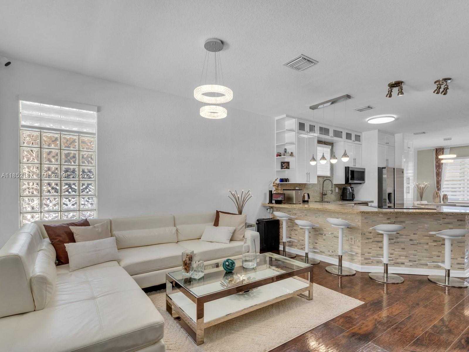 Small Image of 8956 SOUTH WEST 215TH LN, Cutler Bay Number 7