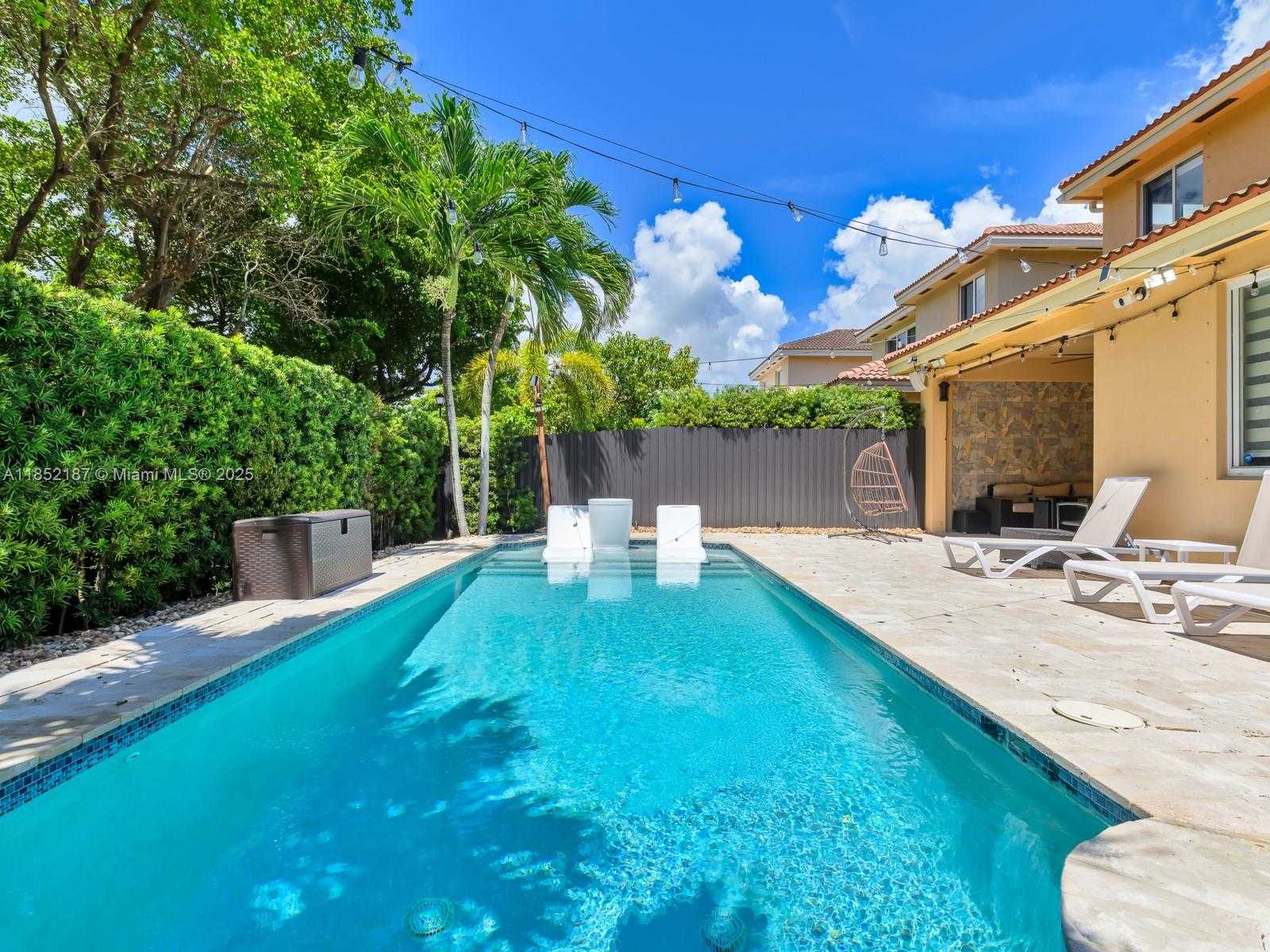 Small Image of 8956 SOUTH WEST 215TH LN, Cutler Bay Number 9