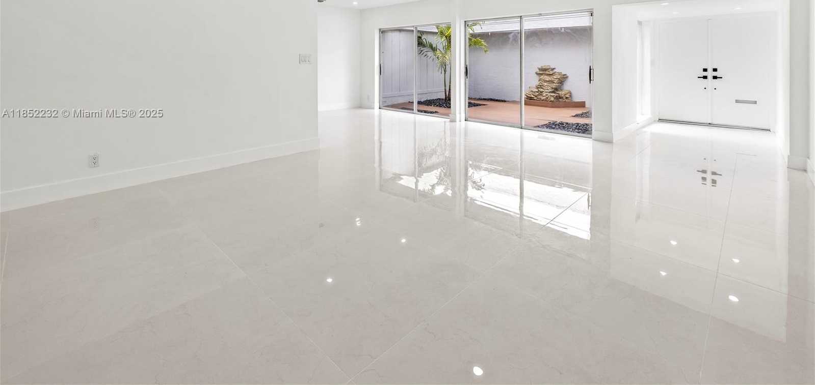 Small Image of 5000 BAYBERRY LN, Tamarac Number 11