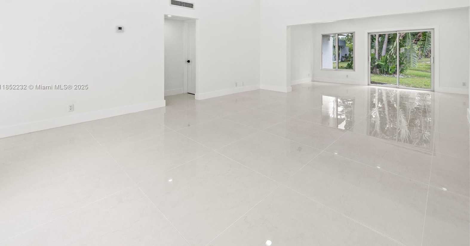 Small Image of 5000 BAYBERRY LN, Tamarac Number 12